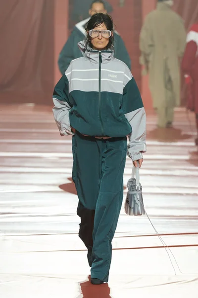 Look 17